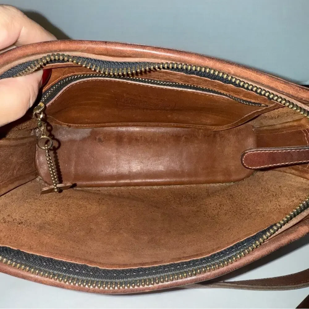 VINTAGE COACH classic brown, leather, brass hardware, designer Crossbody bag